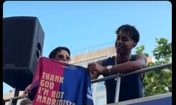 Taką KOSZULKĘ pokazywał Lamine Yamal na świętowaniu Mistrzostwa Hiszpanii xD